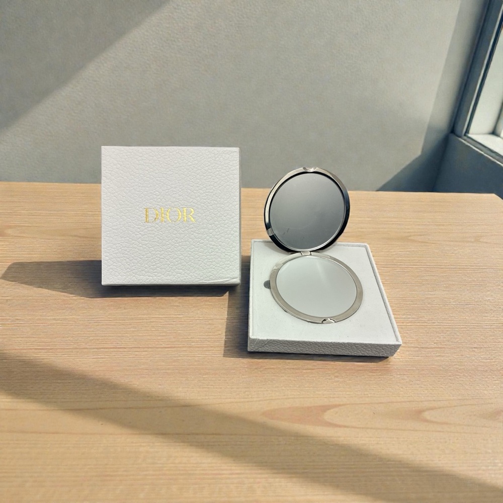 Dior White and Pink Luxury Compact Mirror NWB - Picture 2 of 3